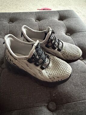 Kids Lightweight Knit Sneakers in Light Gray with Black Accents